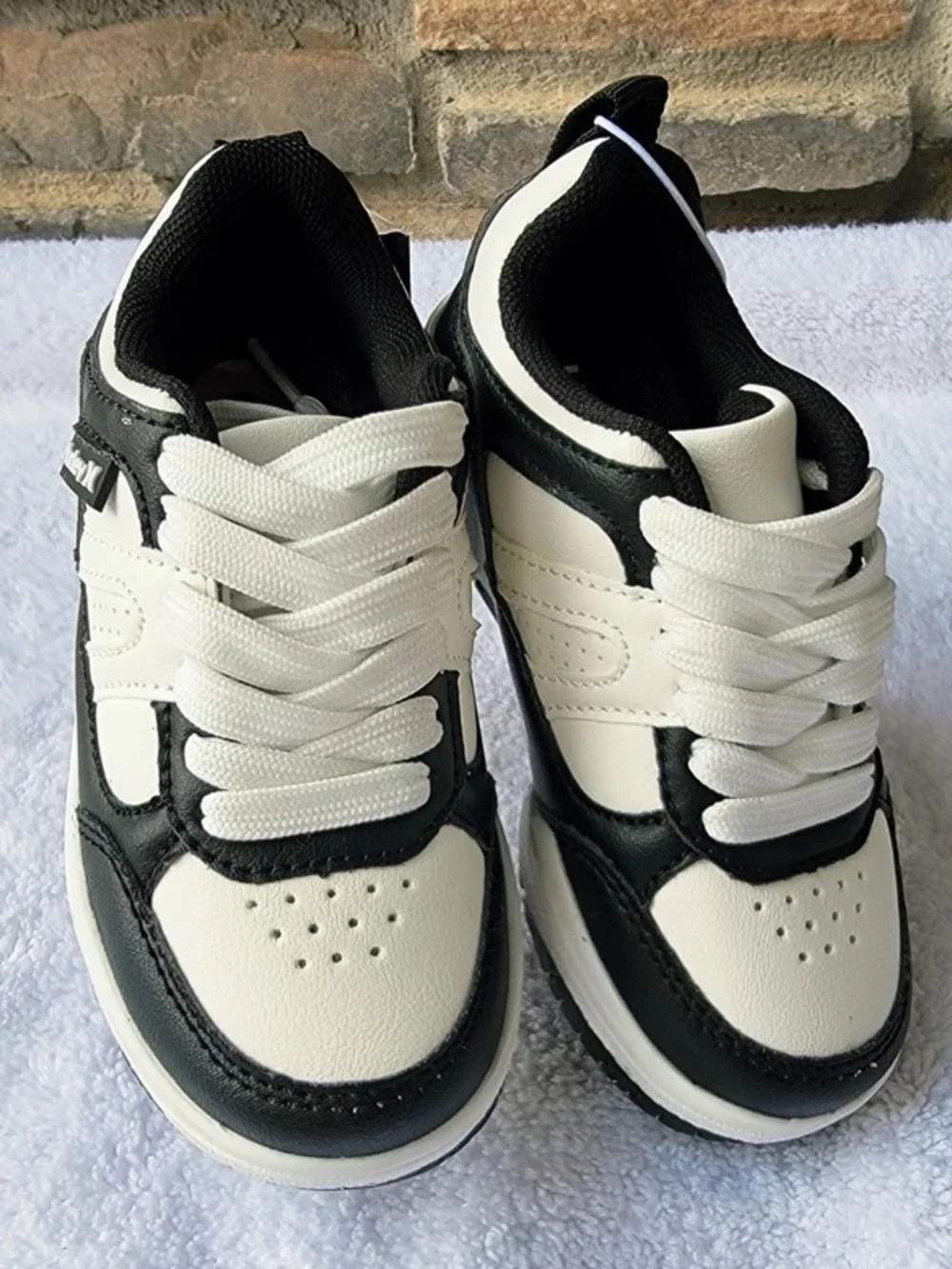 Hurley Toddler Kids Size 8 Sneaker Jason with Lace Up Closure